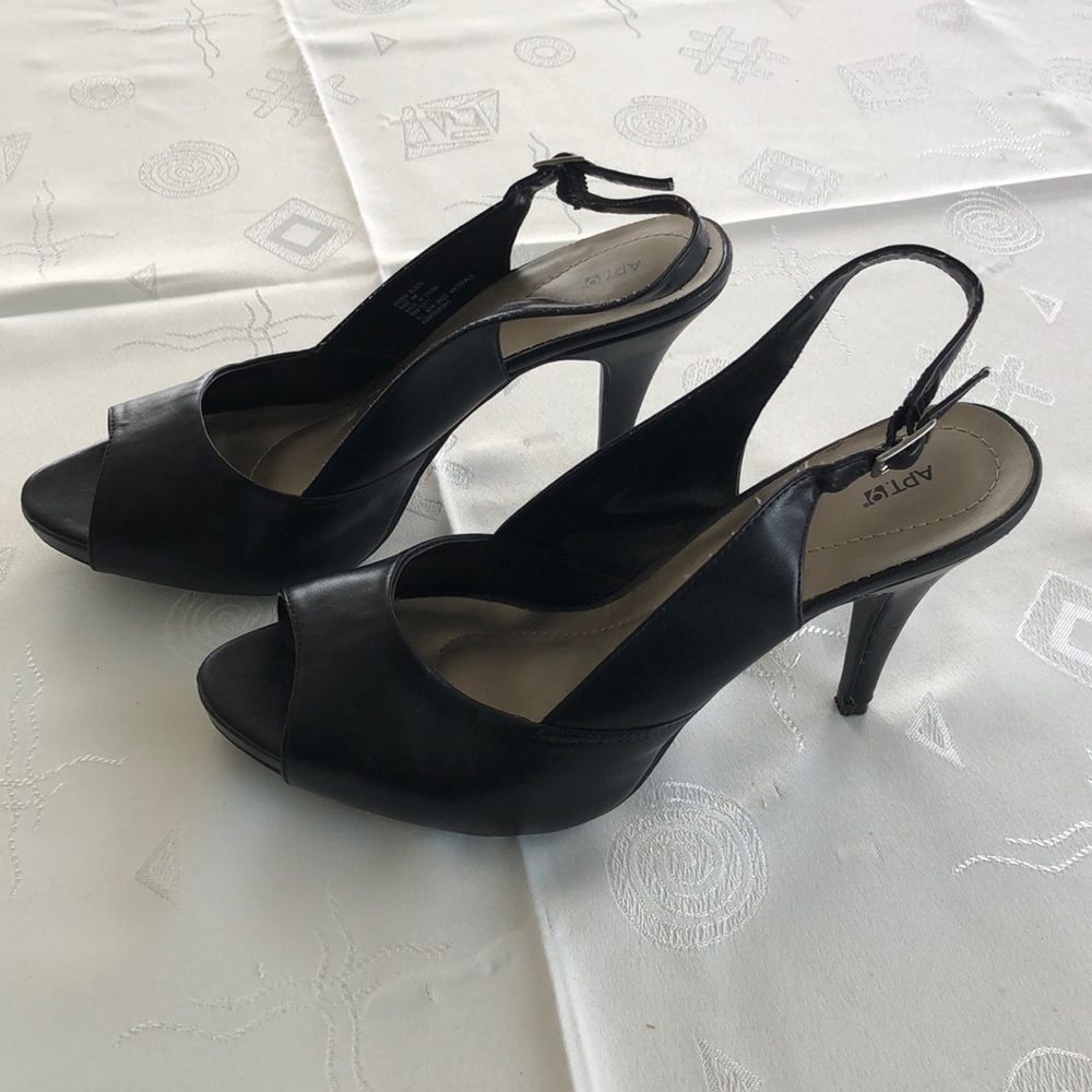Black open toe w heel strap nice high heel Size 9